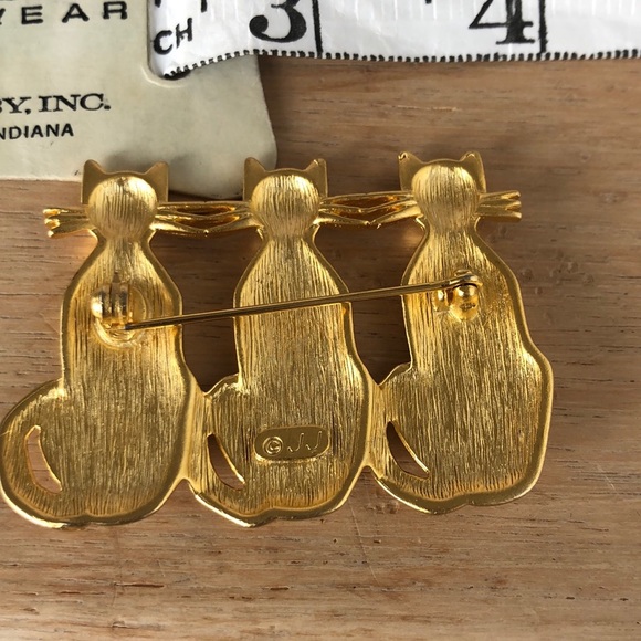 Cat Pin - Picture 3 of 4